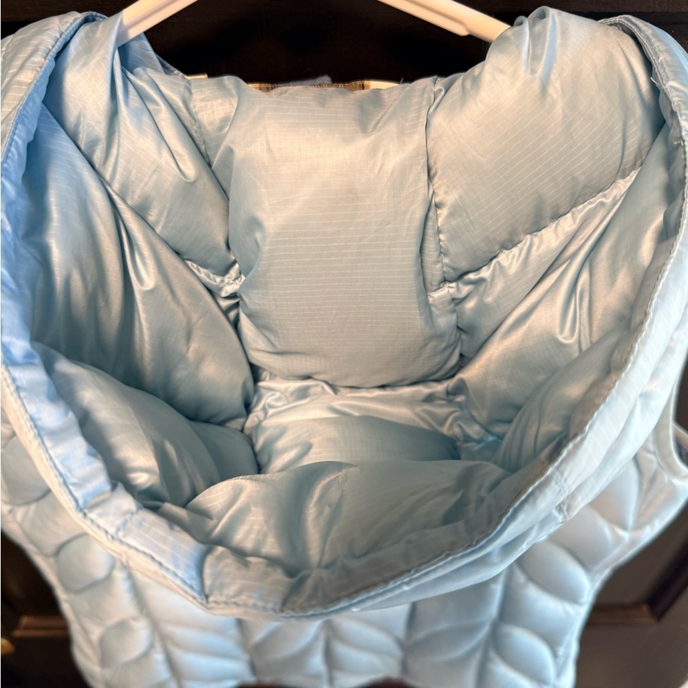 Eddie Bauer Women's Sky Blue Quilted Vest - Picture 6 of 7